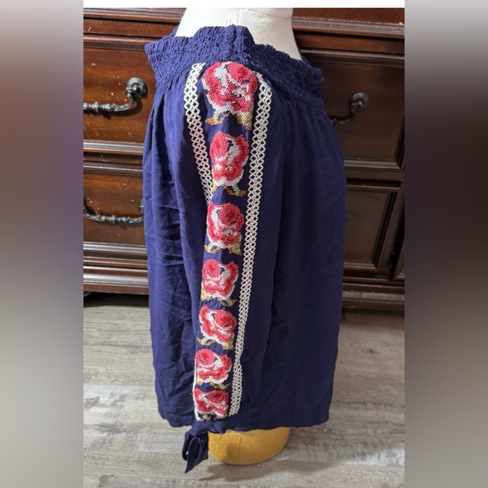 Solitaire Navy Blue Floral Embroidered Women's Top M - Picture 9 of 12
